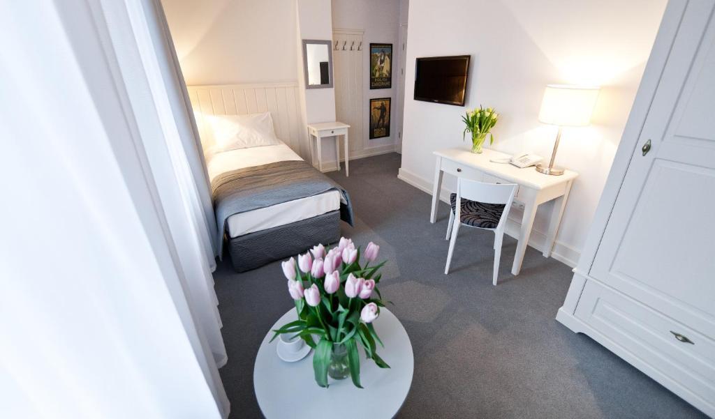 Single Room,162230535:JPEG